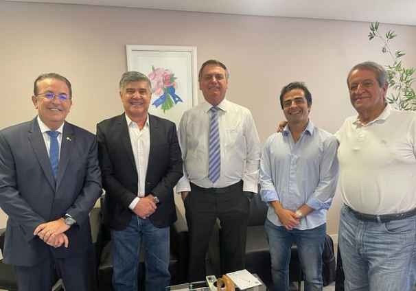 “Bolsonaro, Waldemar da Costa Neto, Wellington Roberto, Motta e Bruno Roberto se Reúnem em Brasília.”